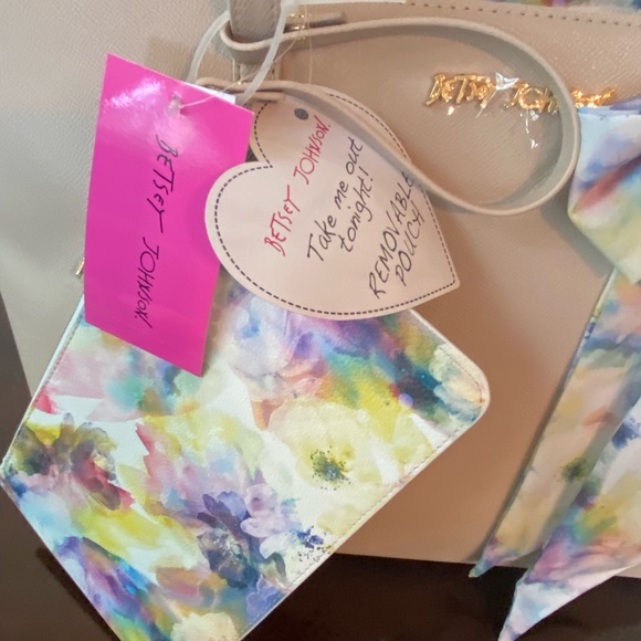 Betsey Johnson Large Tote With Scarf & Wristlet Gorgeous NWT - Picture 6 of 16